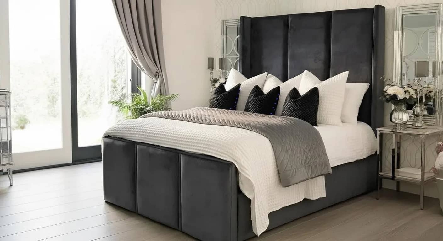 Calmere Bed in black